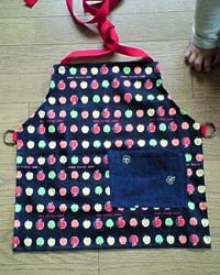 ãƒªãƒ³ã‚´æ¨¡æ§˜ã®ã‚¨ãƒ—ãƒ­ãƒ³