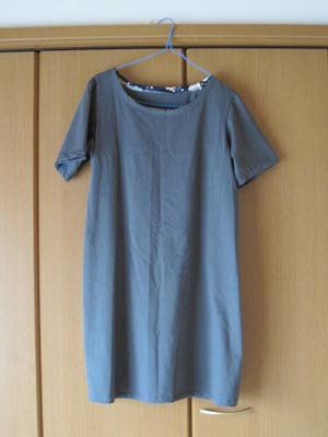 ãƒãƒ£ã‚³ãƒ¼ãƒ«ã‚°ãƒ¬ãƒ¼ã®ãƒ‹ãƒƒãƒˆãƒ¯ãƒ³ãƒ”ãƒ¼ã‚¹